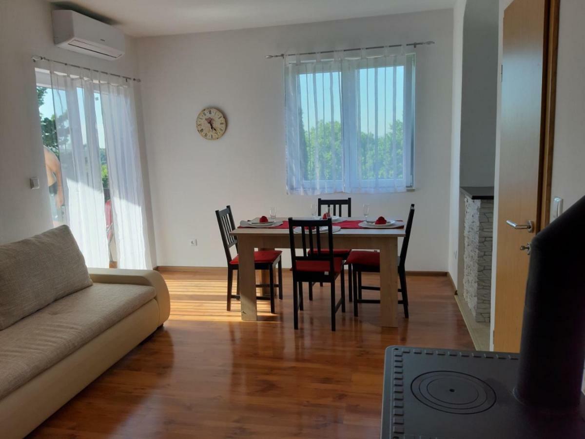 Apartman Igy Vinkuran Esterno foto